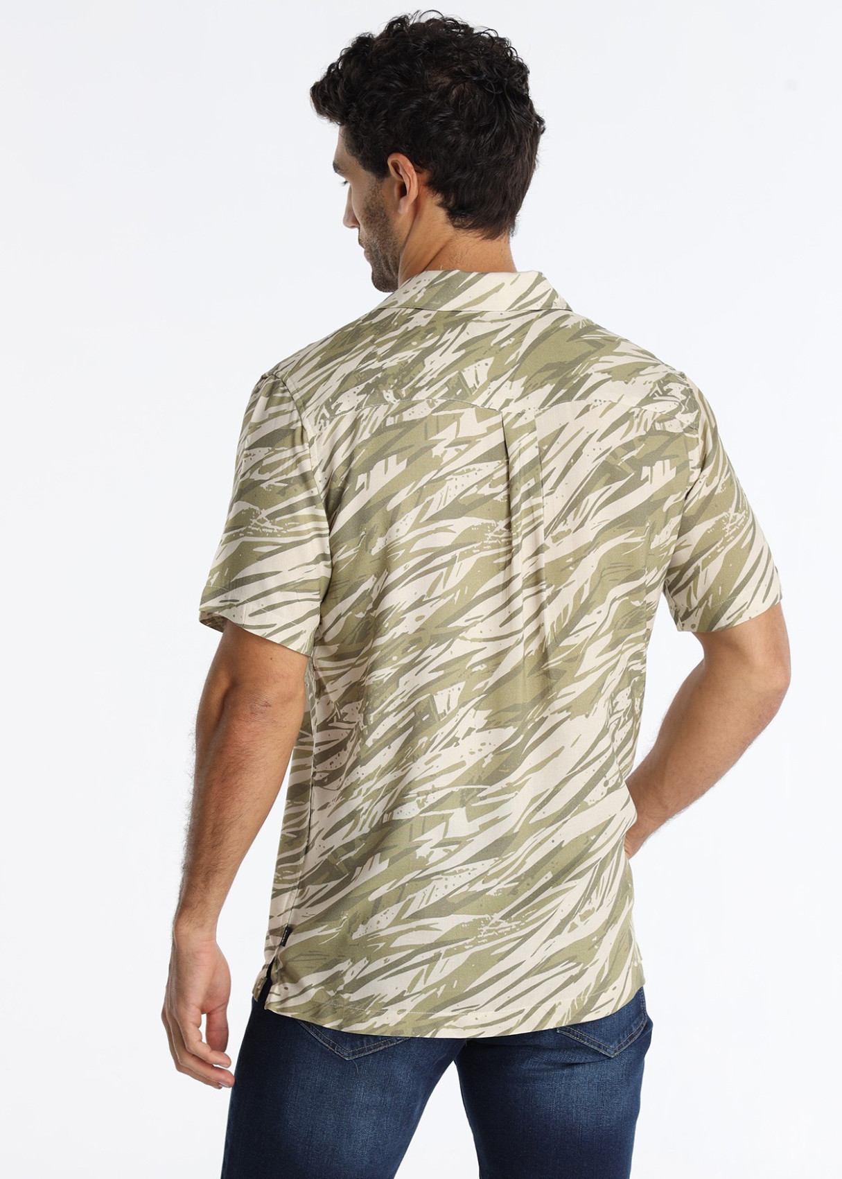 Camisa Viscosa Fluida Estampado Selvático Moderno Verde