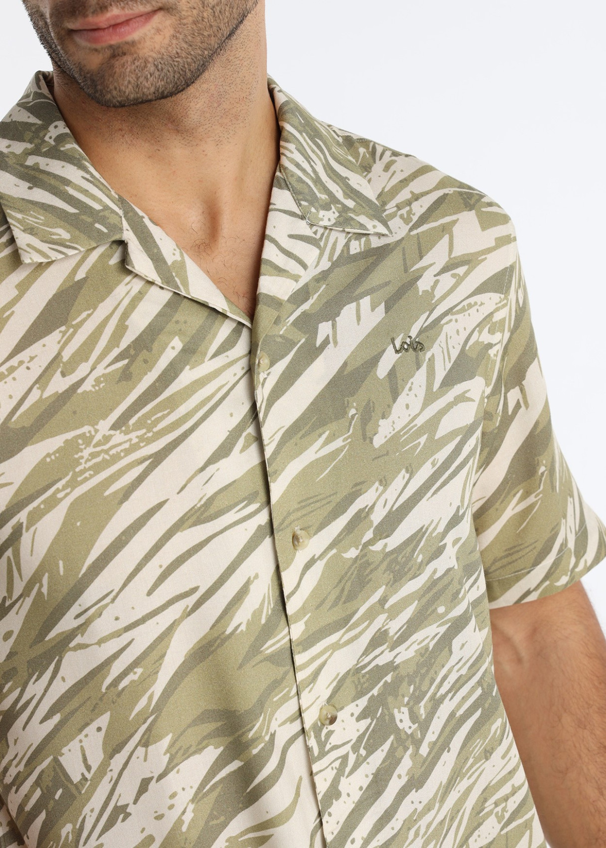 Camisa Viscosa Fluida Estampado Selvático Moderno Verde