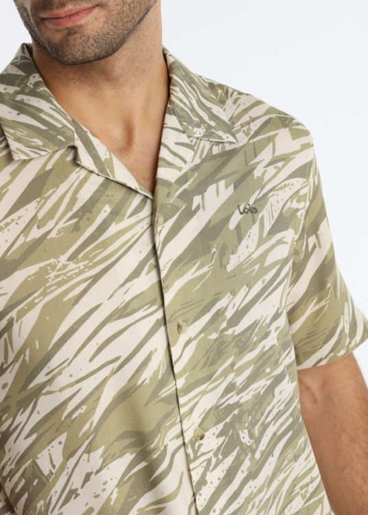 Camisa Viscosa Fluida Estampado Selvático Moderno Verde