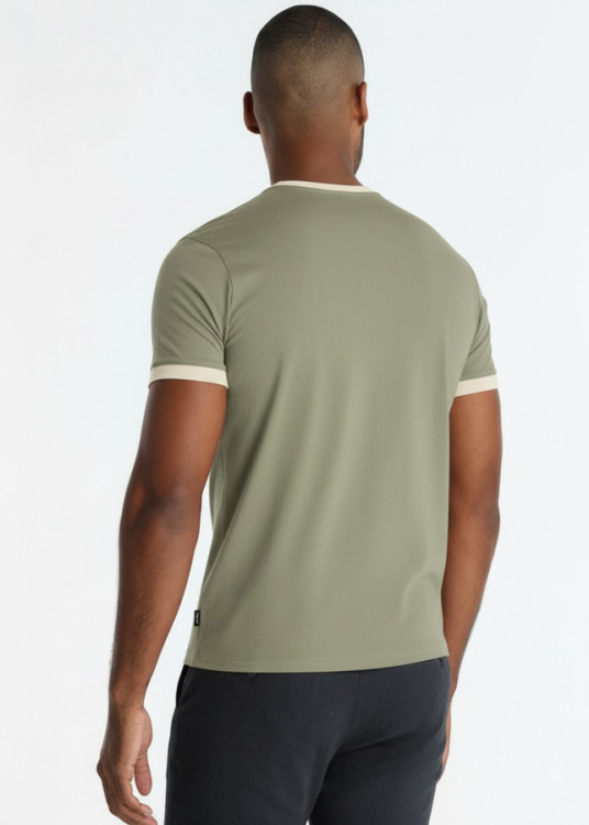 Camiseta Con Logotipo Tipográfico En Color Verde