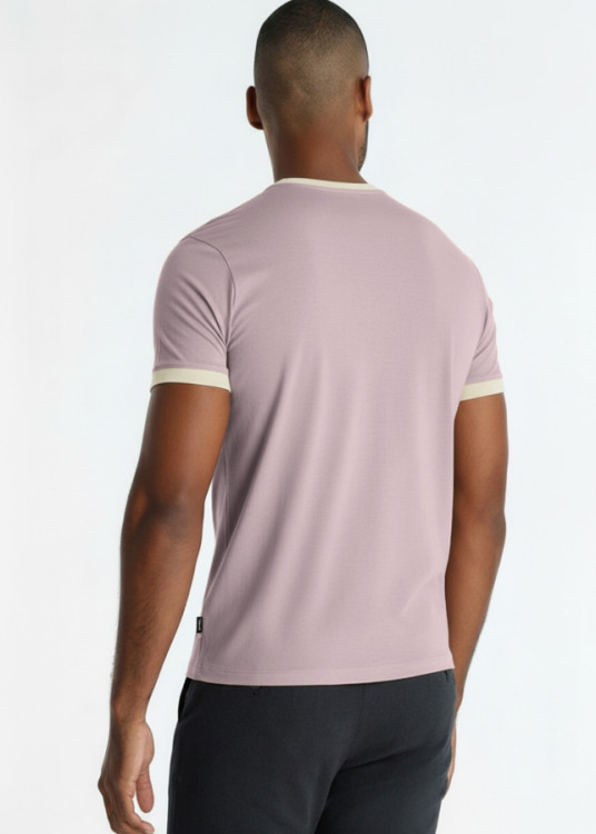 Camiseta Logotipo Tipográfico Color Rosa