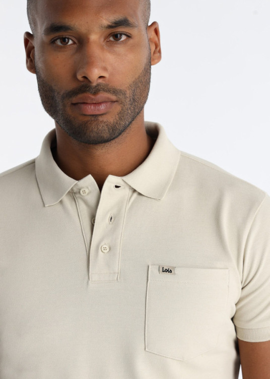 Polo De Piqué Con Bolsillo Frontal En Color Beige