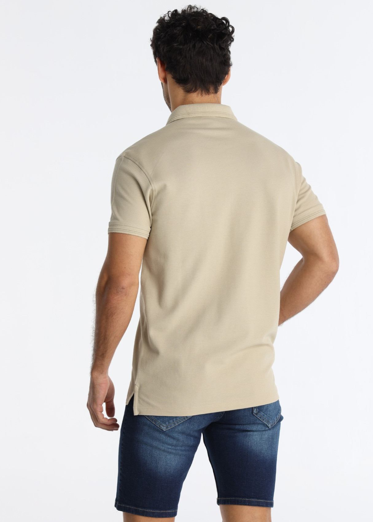 Polo De Piqué Premium Con Parche Logo En Color Beige