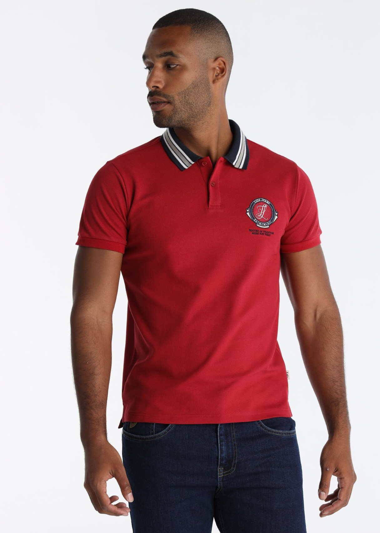 Polo Piqué Bordado Heráldico Pecho Rojo