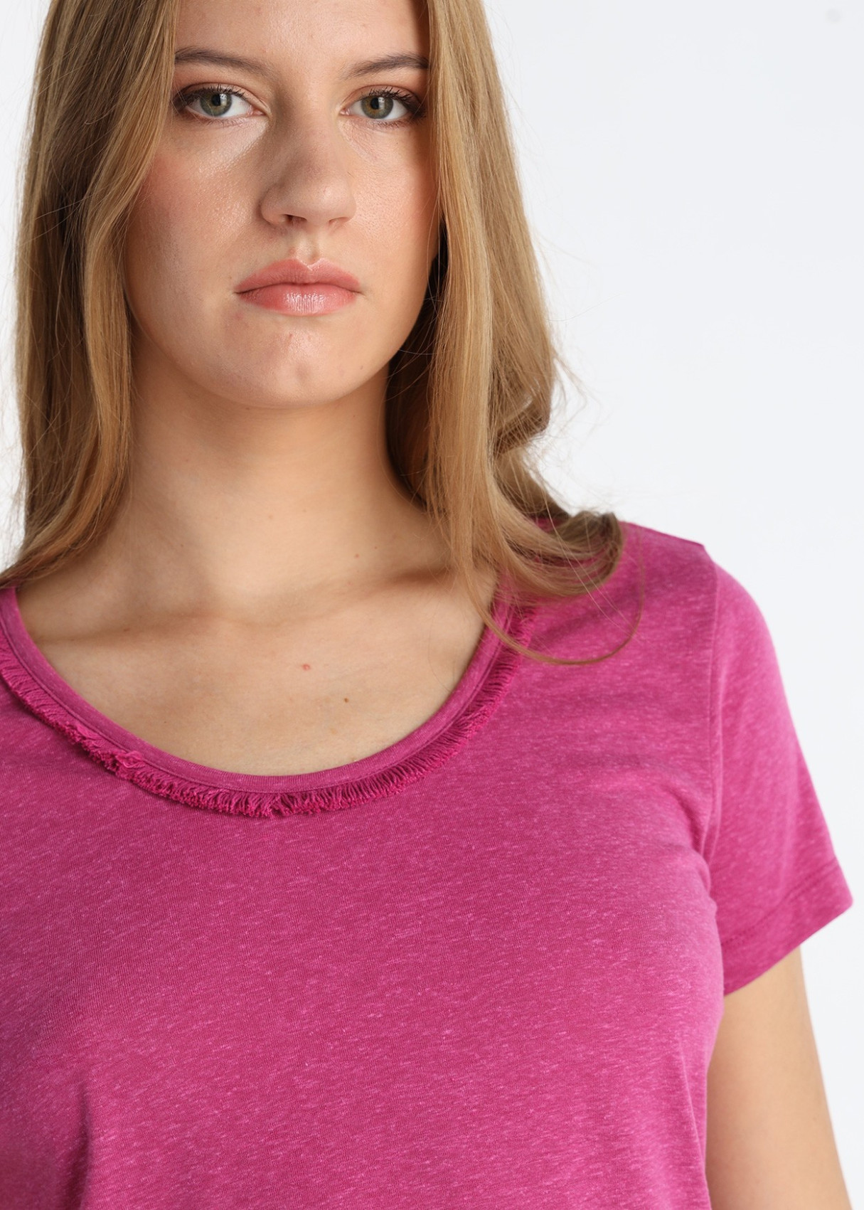 Camiseta Detalle Flecos Cuello Mezcla Suave Rosa