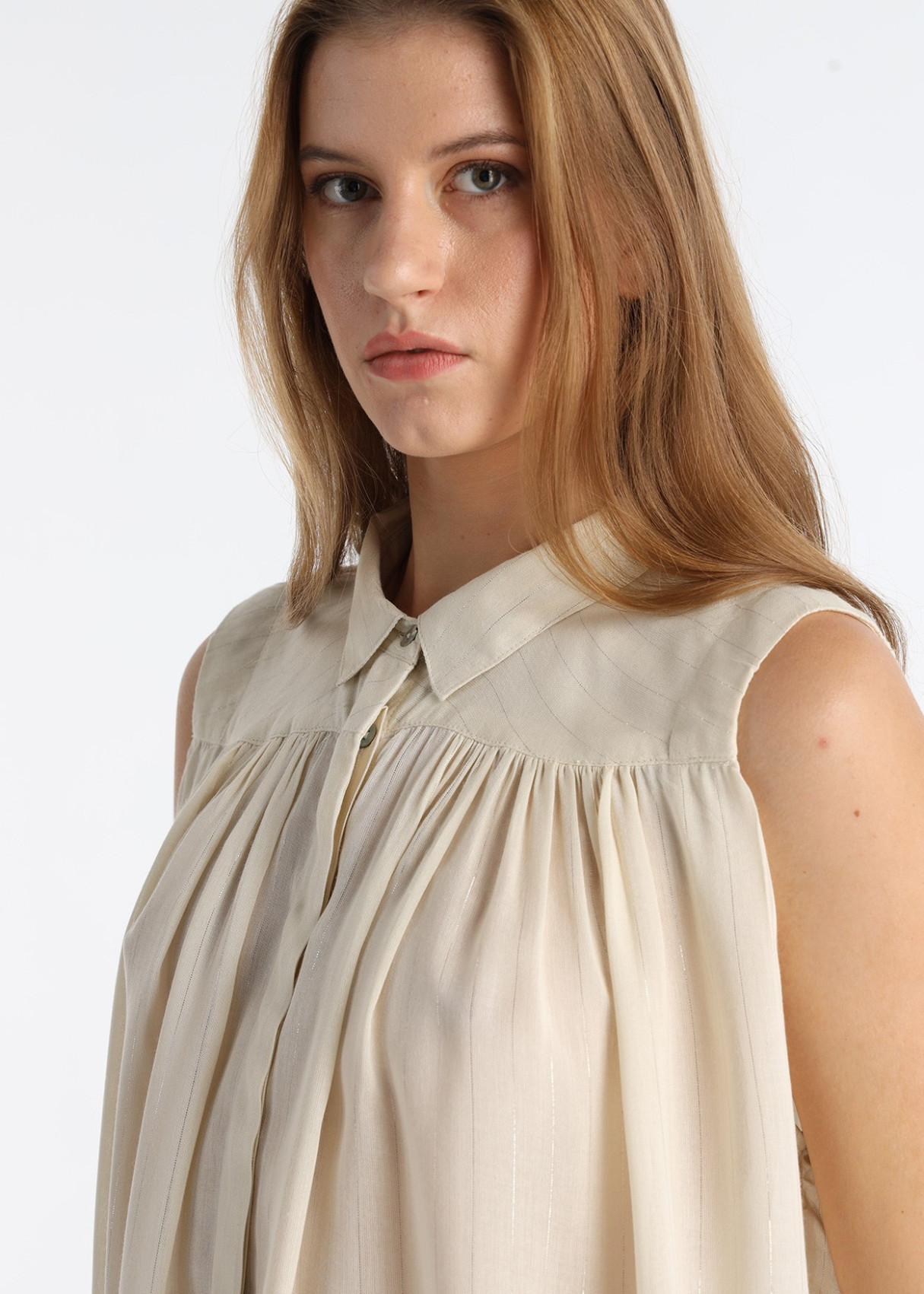 Camisa Fluida Sin Mangas Hilo Lurex Brillante Beige