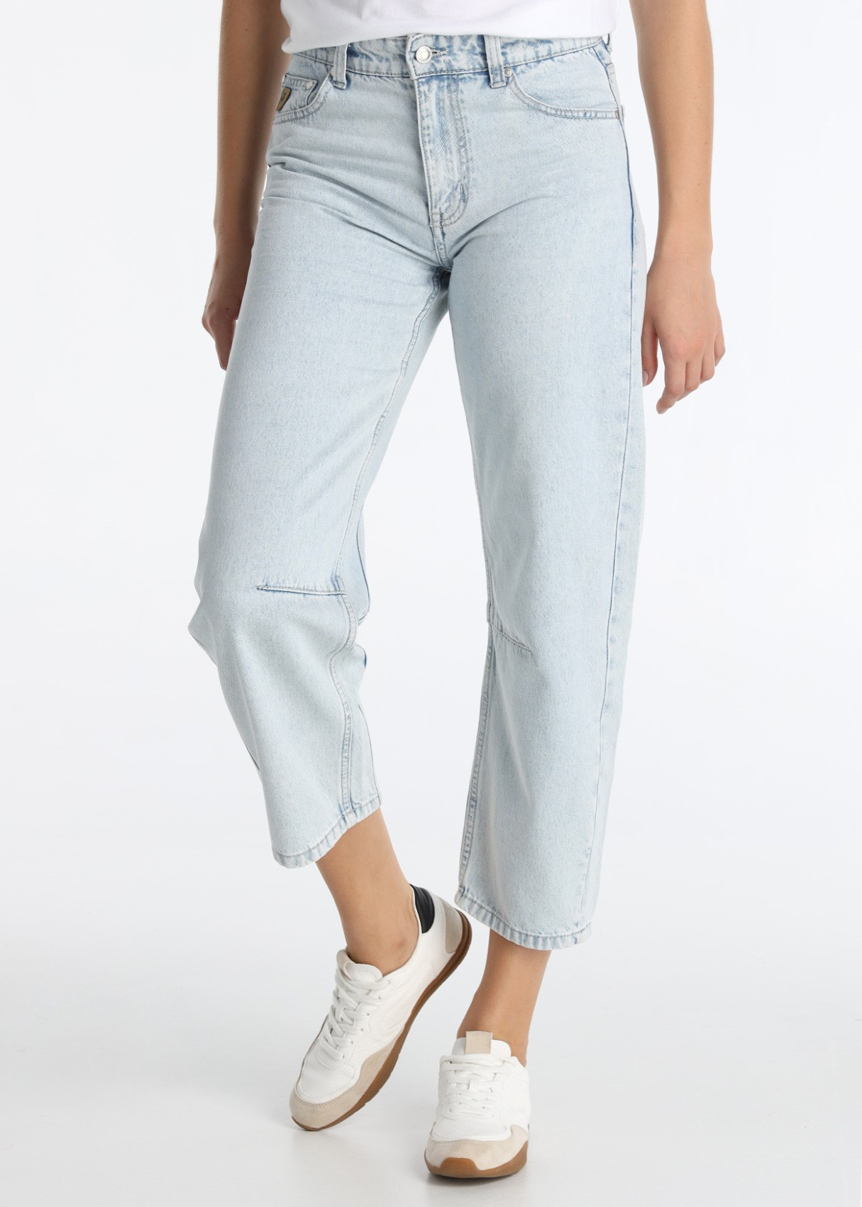 Jeans Mom Fit Tiro Largo Diseño Piezas Azul