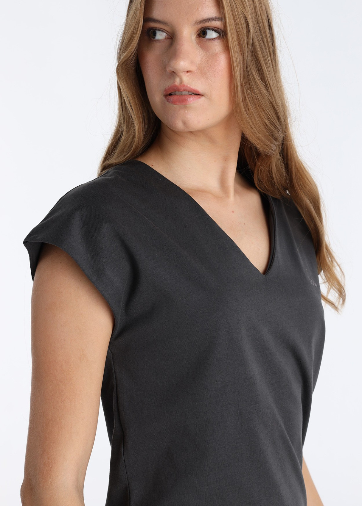 Vestido MIDI Aberturas Estratégicas Punto Suave Gris