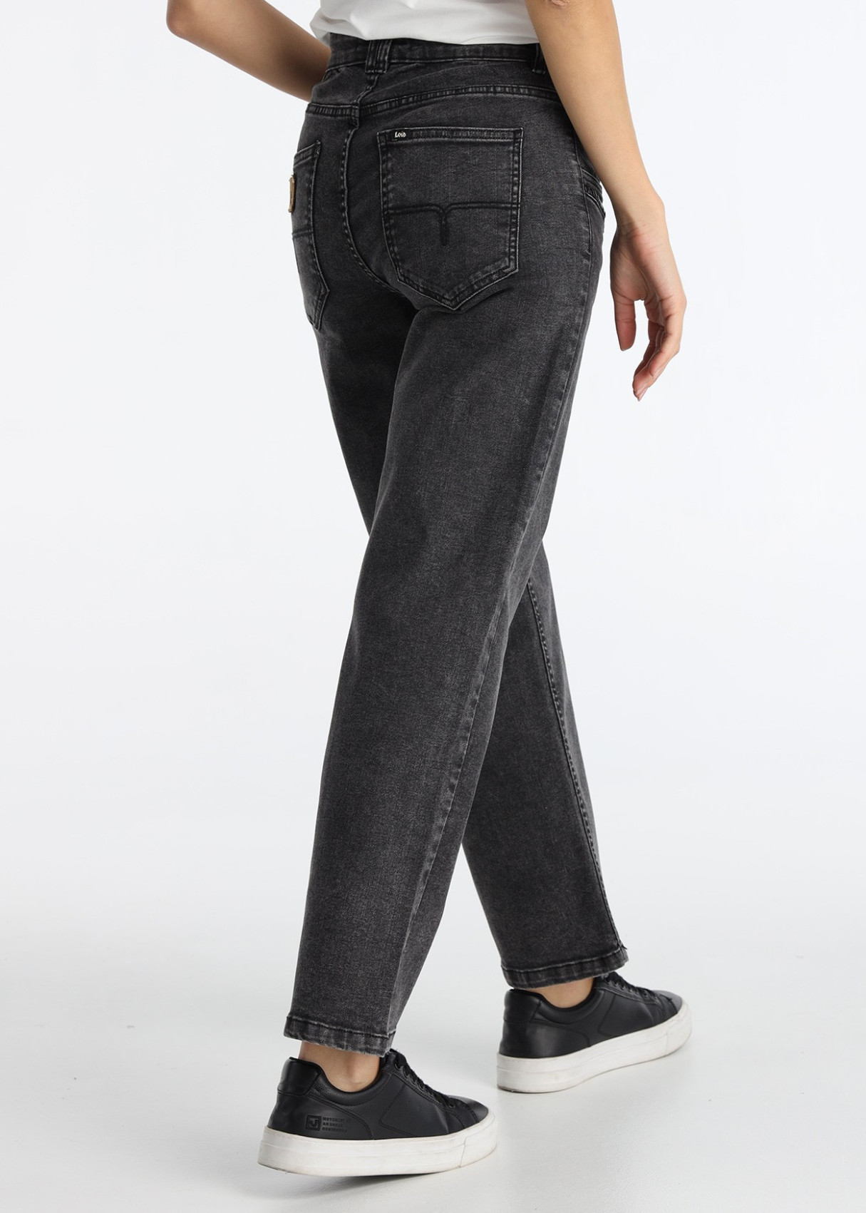 Jeans Straight Crop Detalles Tachuelas Negro