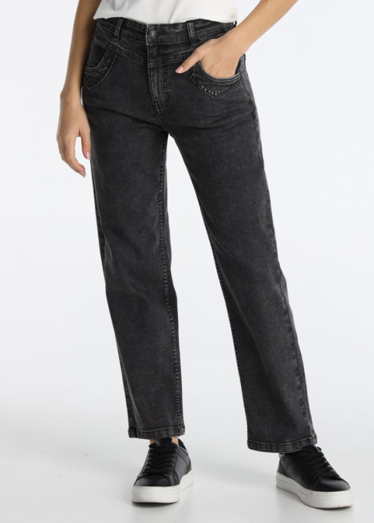 Jeans Straight Crop Detalles Tachuelas Negras