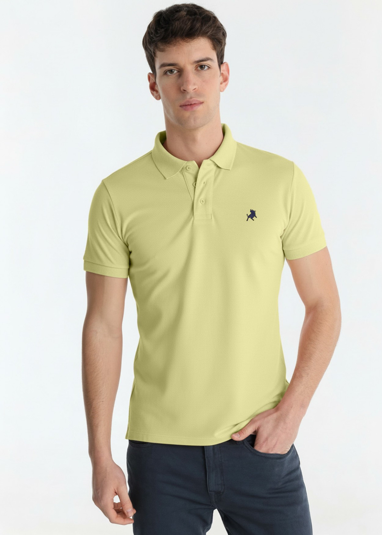 Polo De Piqué Básico Con Bordado Logo Toro Verde