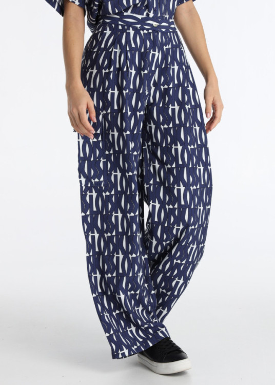 Pantalón Loose Pleat Estampado Integral "KISS" Azul