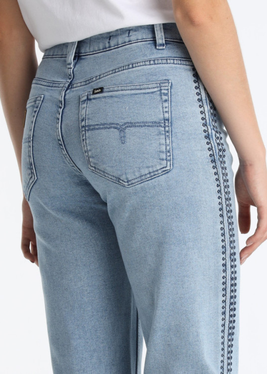 Jeans Straight Crop Bordado Lateral Exclusivo Azul