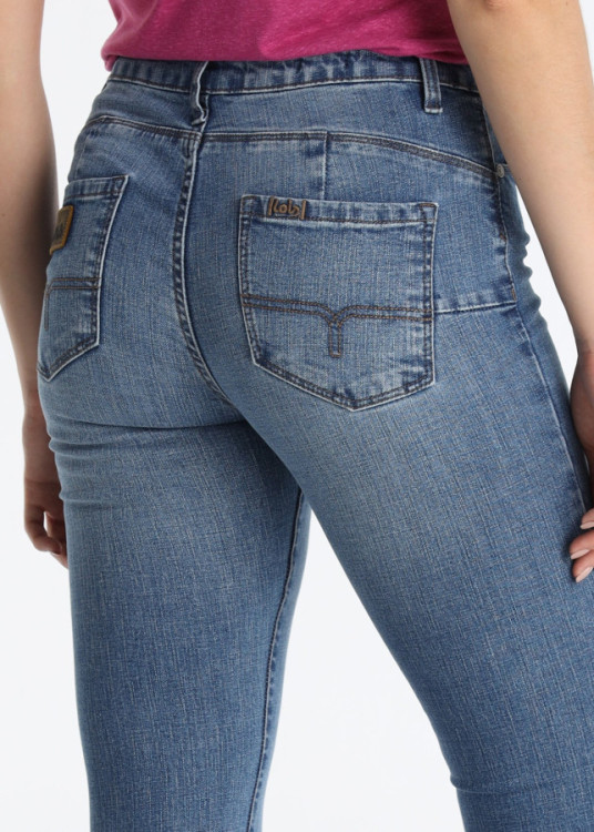 Jeans Skinny Efecto Push Up Lavado Azul