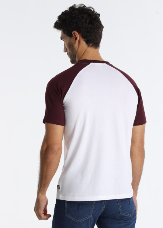 Camiseta Con Manga Raglán Y Parche Logo En Blanco