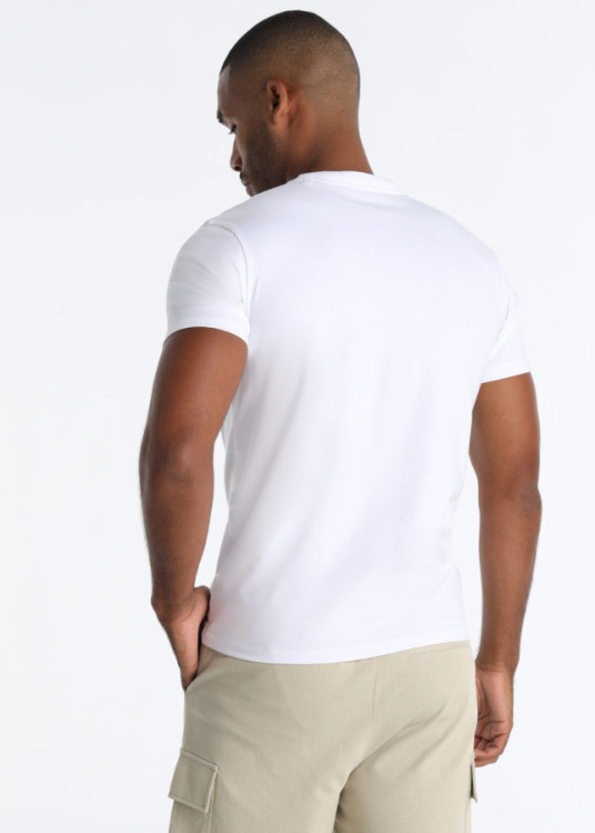Camiseta Slim Elástica Bordado Pecho Blanca
