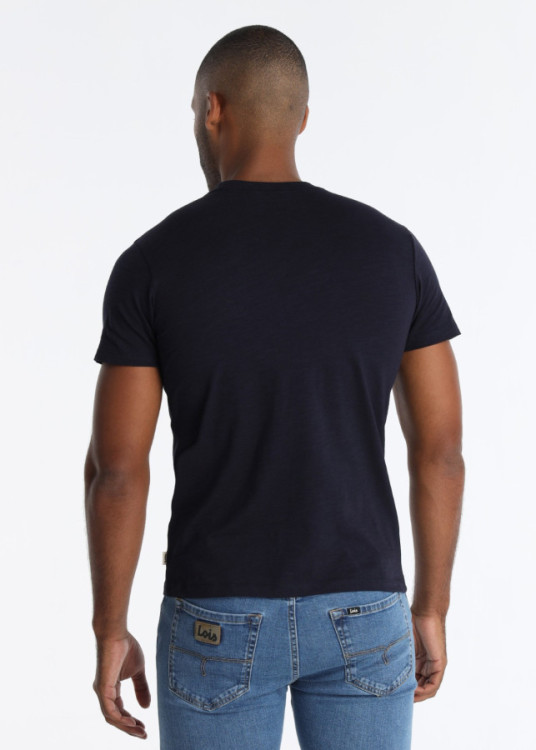 Camiseta Bordado Heráldico Pecho Azul