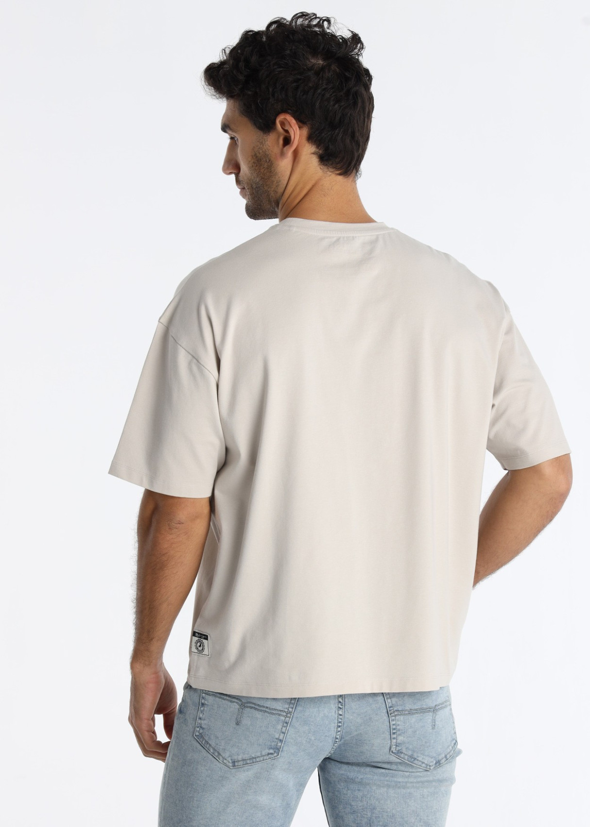 Camiseta Comfort Soft Etiqueta Detallada Bajo Beige