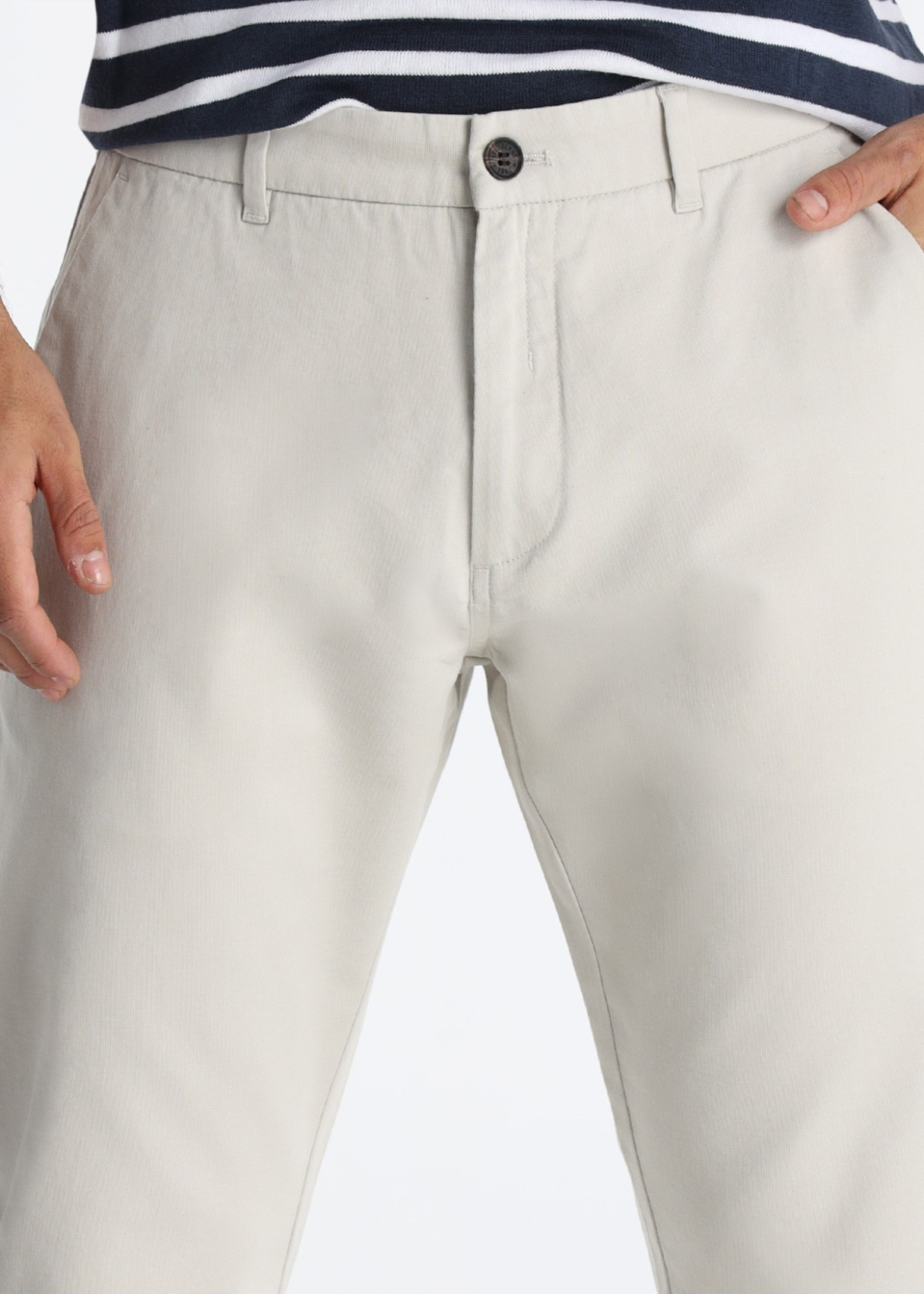 Pantalón Chino Recto En Tejido Dobby Con Relieve Técnico Blanco