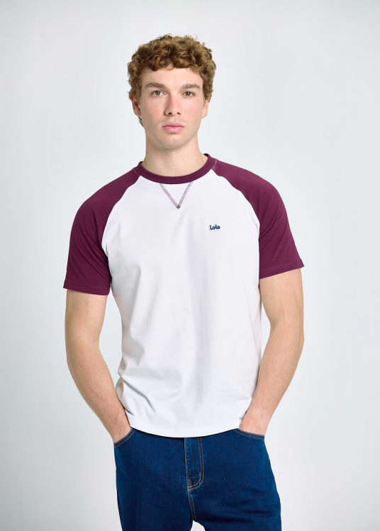 Camiseta Con Manga Raglán Y Parche Logo En Blanco