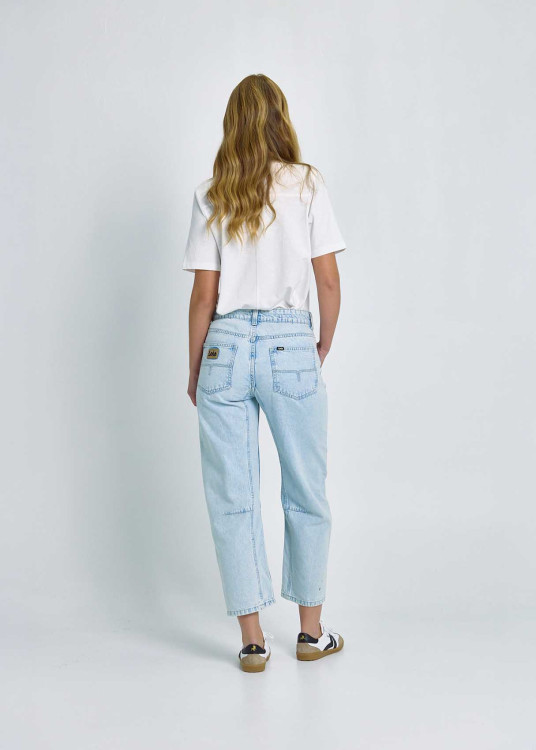 Jeans Mom Fit Tiro Largo Diseño Piezas Azul