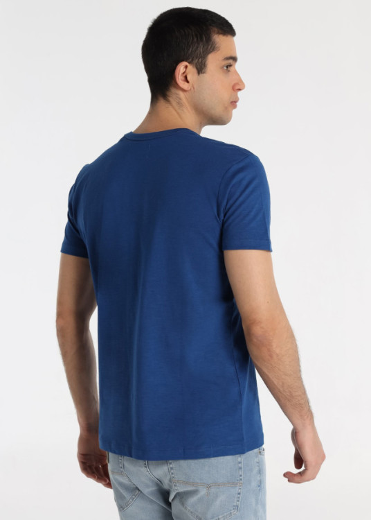 Camiseta Gráfica Con Texto Inspiracional En Azul