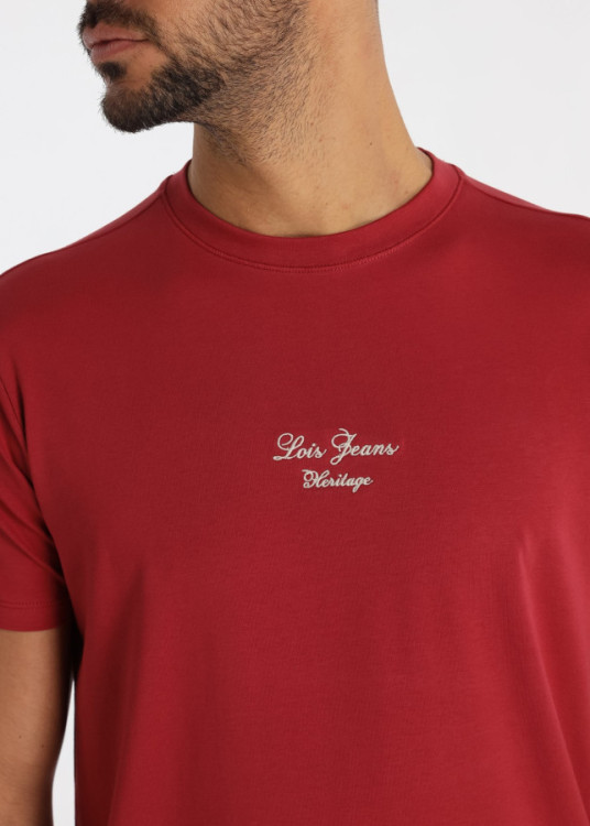 Camiseta Slim Elástica Bordado Pecho Rojo