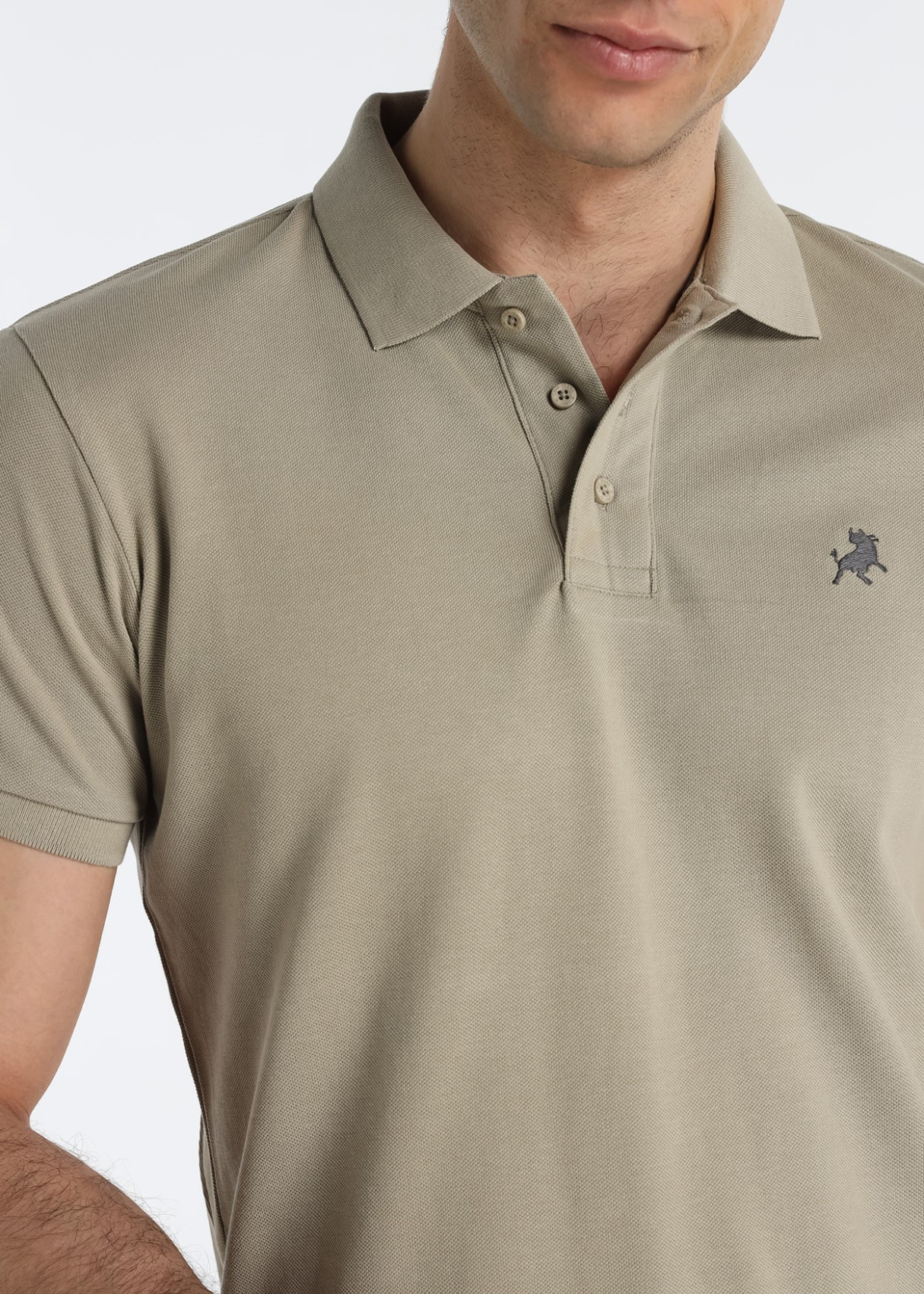 Polo Piqué Básico Bordado Logo Toro Verde