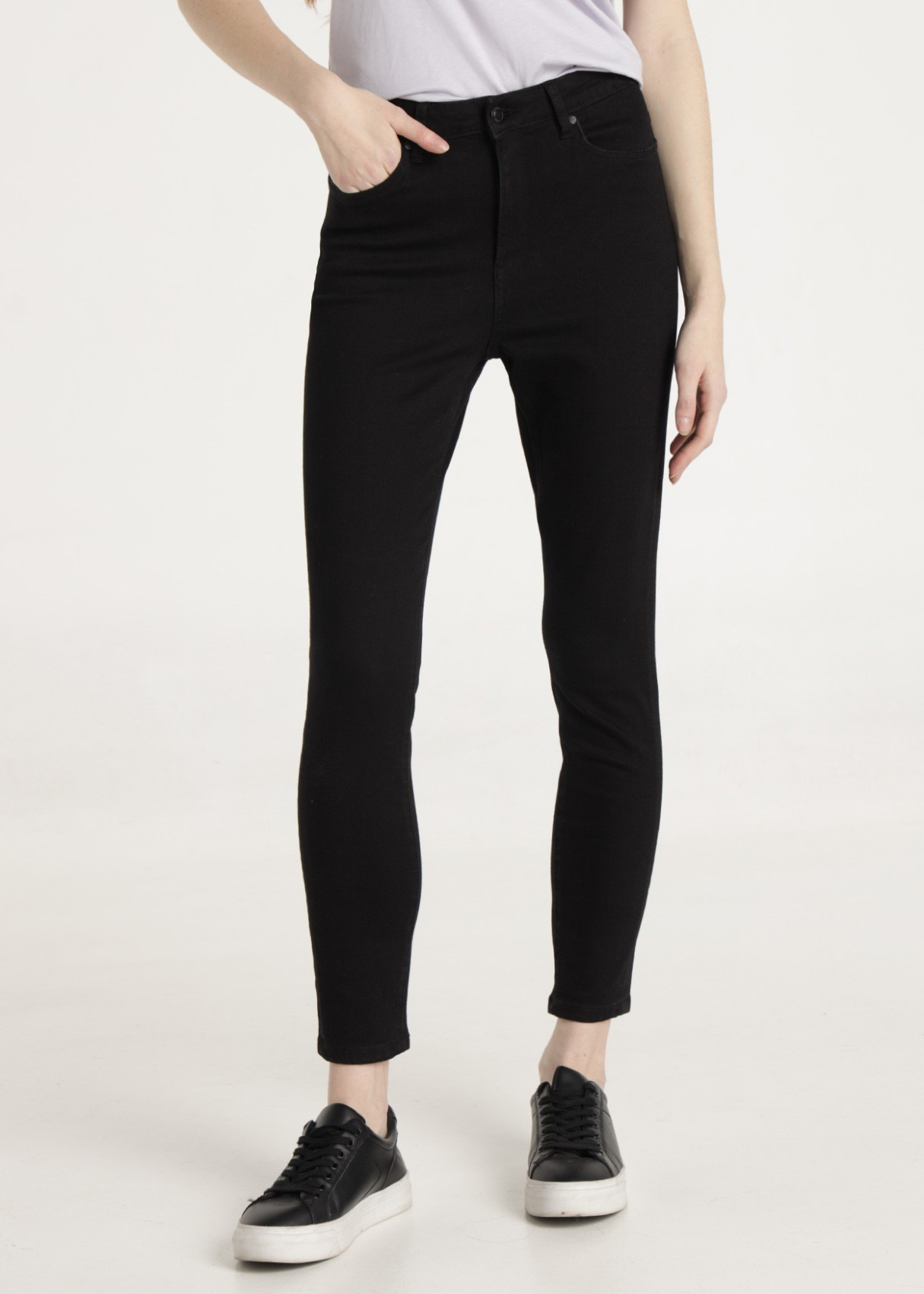 Jeans Strech Skinny Ankle Fit Tiro Medio cher elab negro