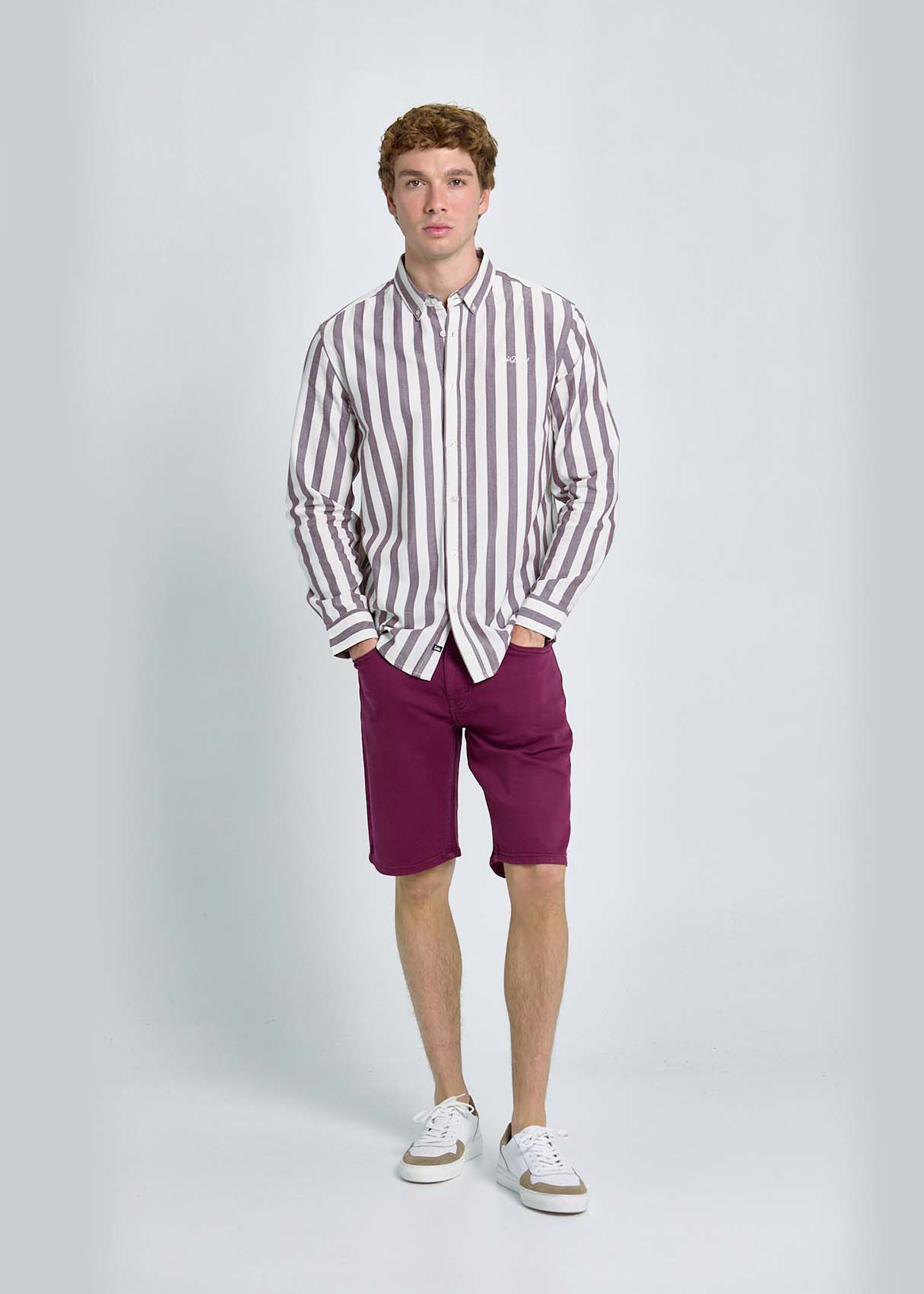 Bermuda Slim De Algodón En Sarga De Color Rojo