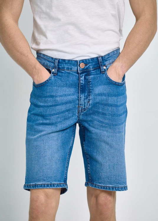 Bermuda Denim Slim En Tejido Cross Con Lavado Azul