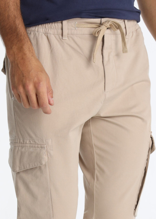 Pantalón Cargo Slim Con Cintura Elástica Y Bolsillos Beige