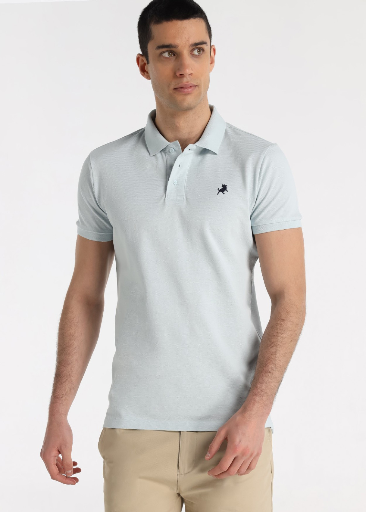 Polo De Piqué Básico Con Bordado Logo Toro Azul