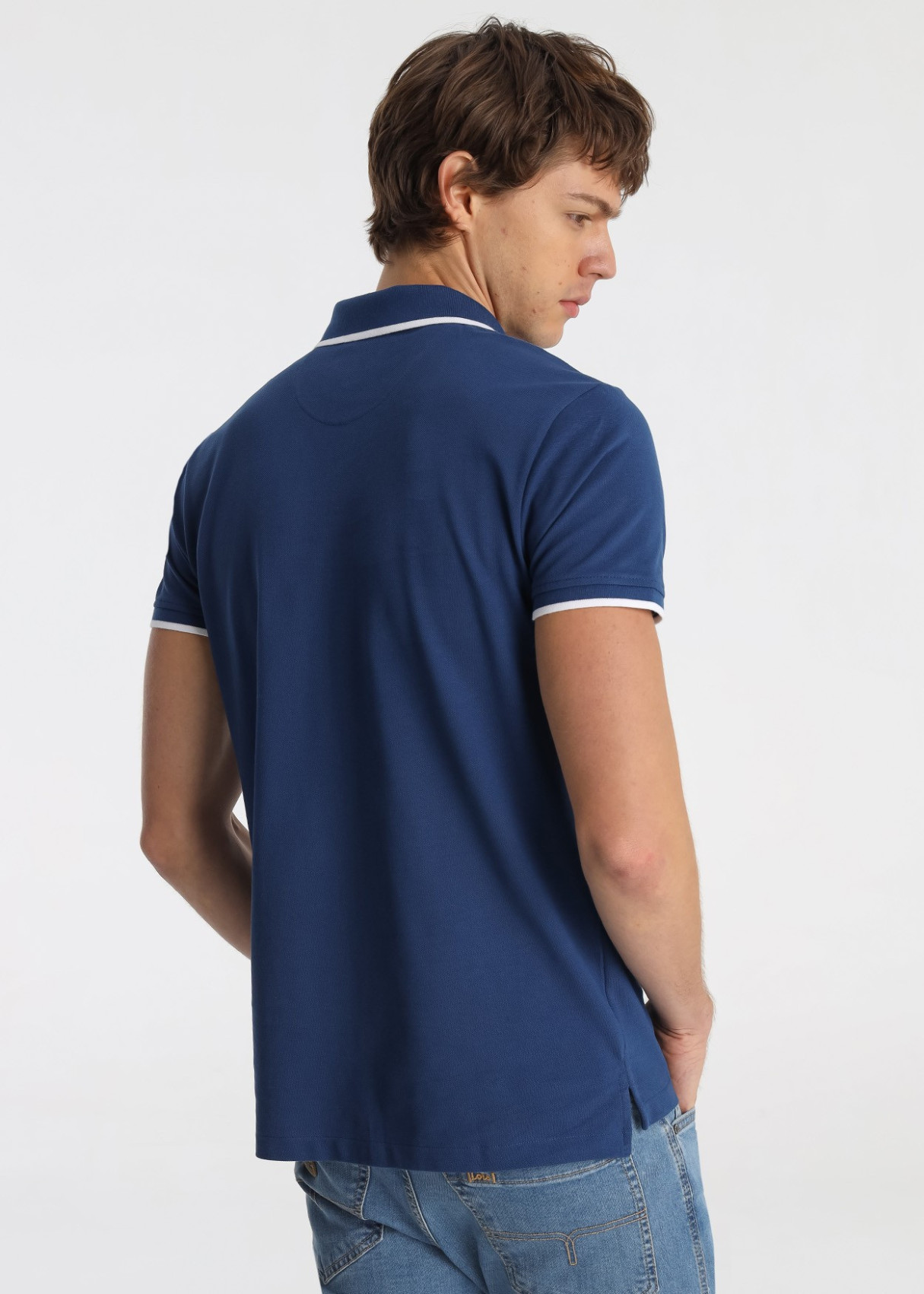 Polo Piqué Detalles Franjas Cuello Azul