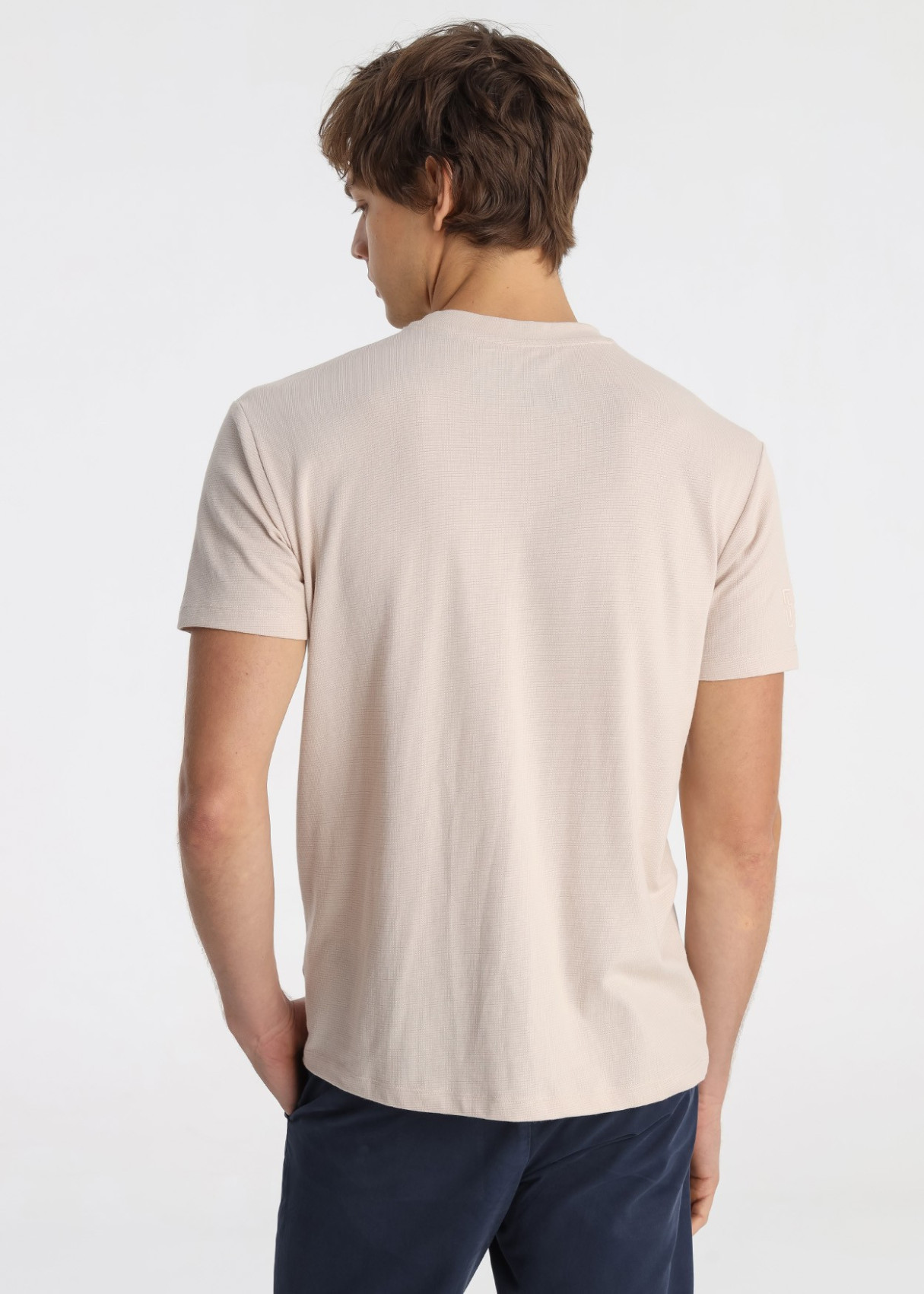 Camiseta Textura Jacquard Bordado 3D Beige