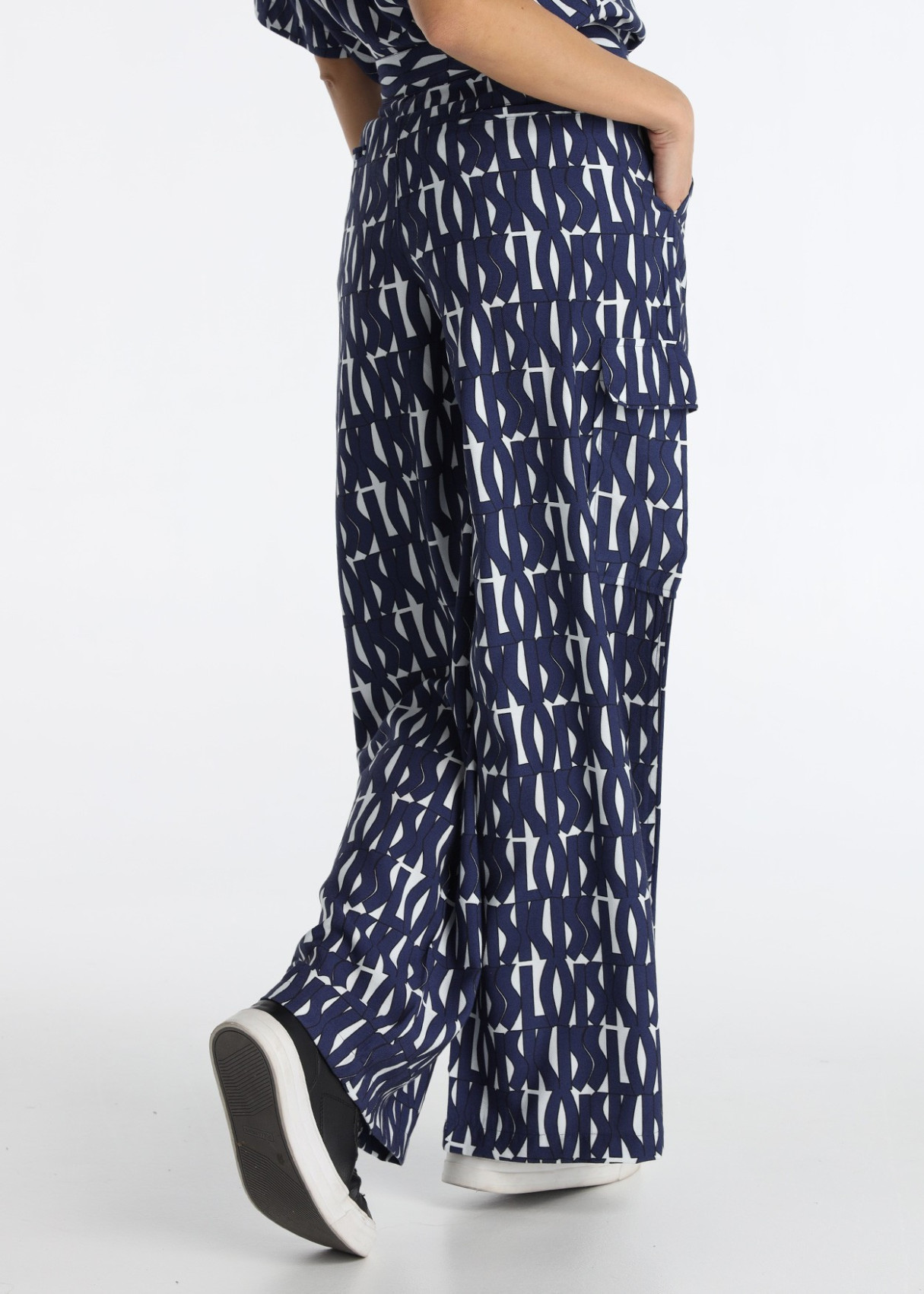 Pantalón Loose Pleat Estampado Integral "KISS" Azul