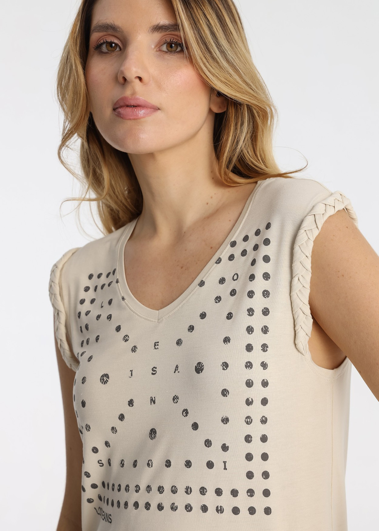 Camiseta Sin Mangas Trenzado Estampado Bandana Beige