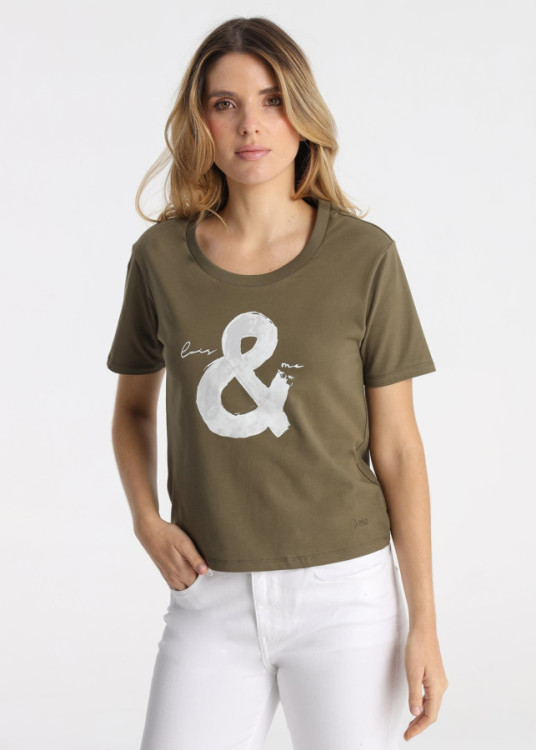 Camiseta Cuello Spoon Gráfica " &" Tipográfica Verde