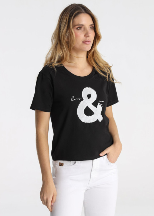 Camiseta Cuello Spoon Gráfica " &" Tipográfica Negro