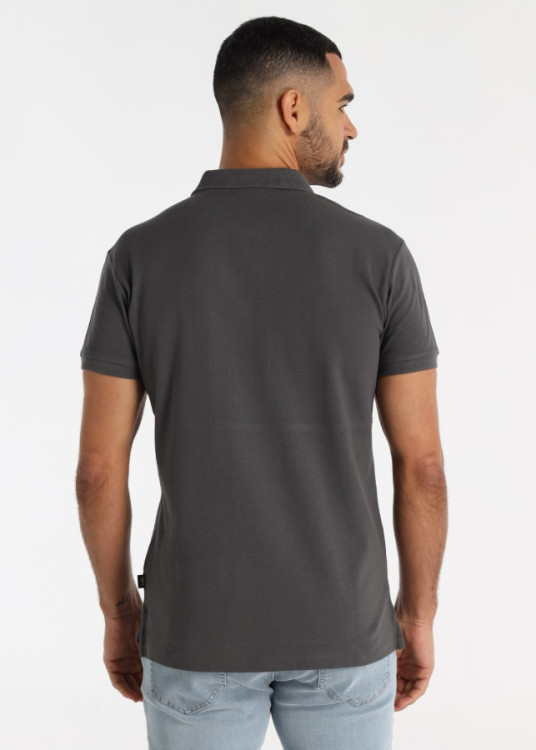 Polo De Algodón Con Bordado Negro Sobre Fondo Gris