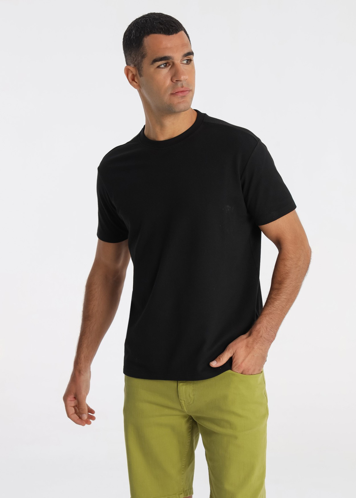 Camiseta Con Textura Jacquard Y Bordado 3D Negra