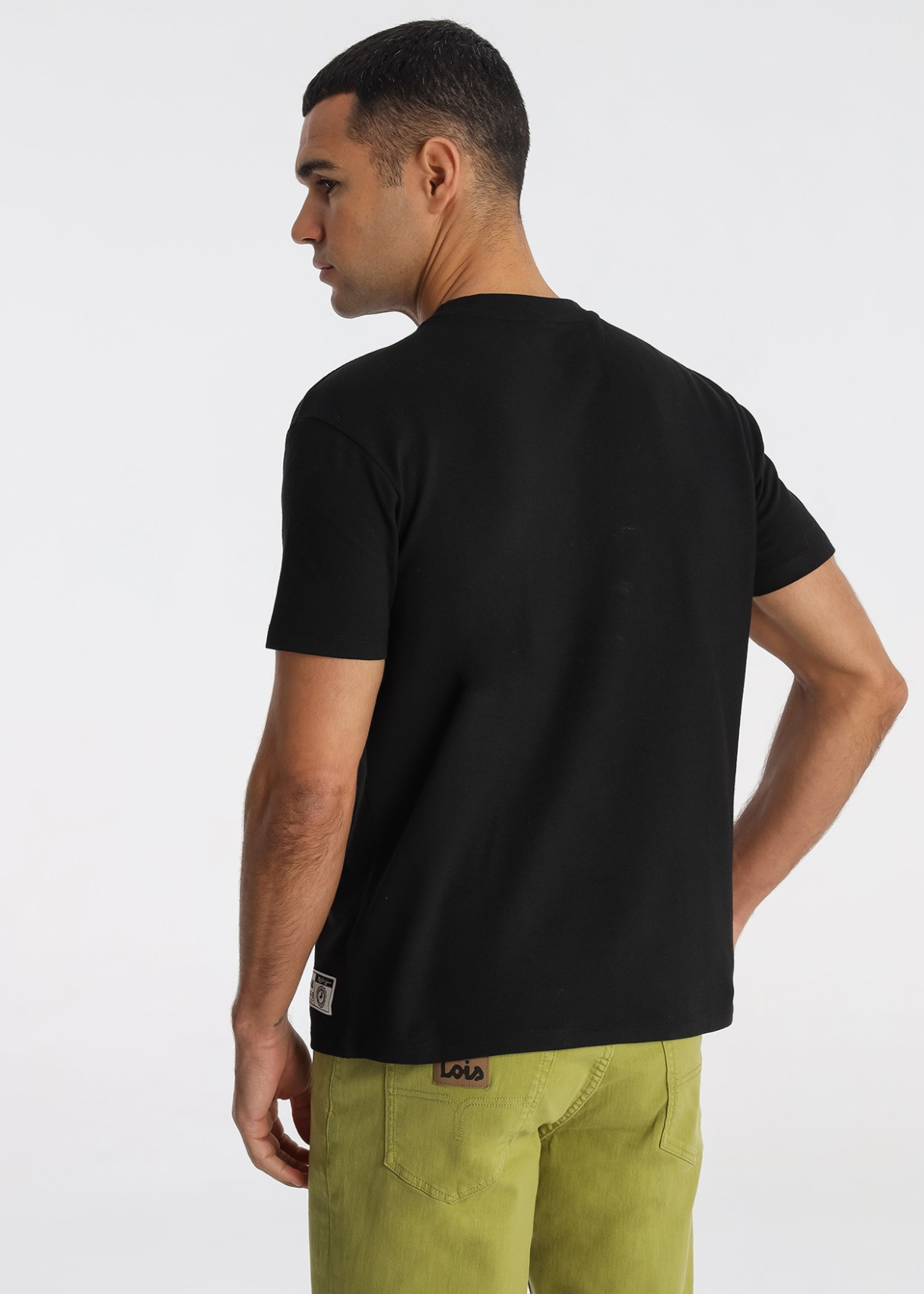 Camiseta Con Textura Jacquard Y Bordado 3D Negra