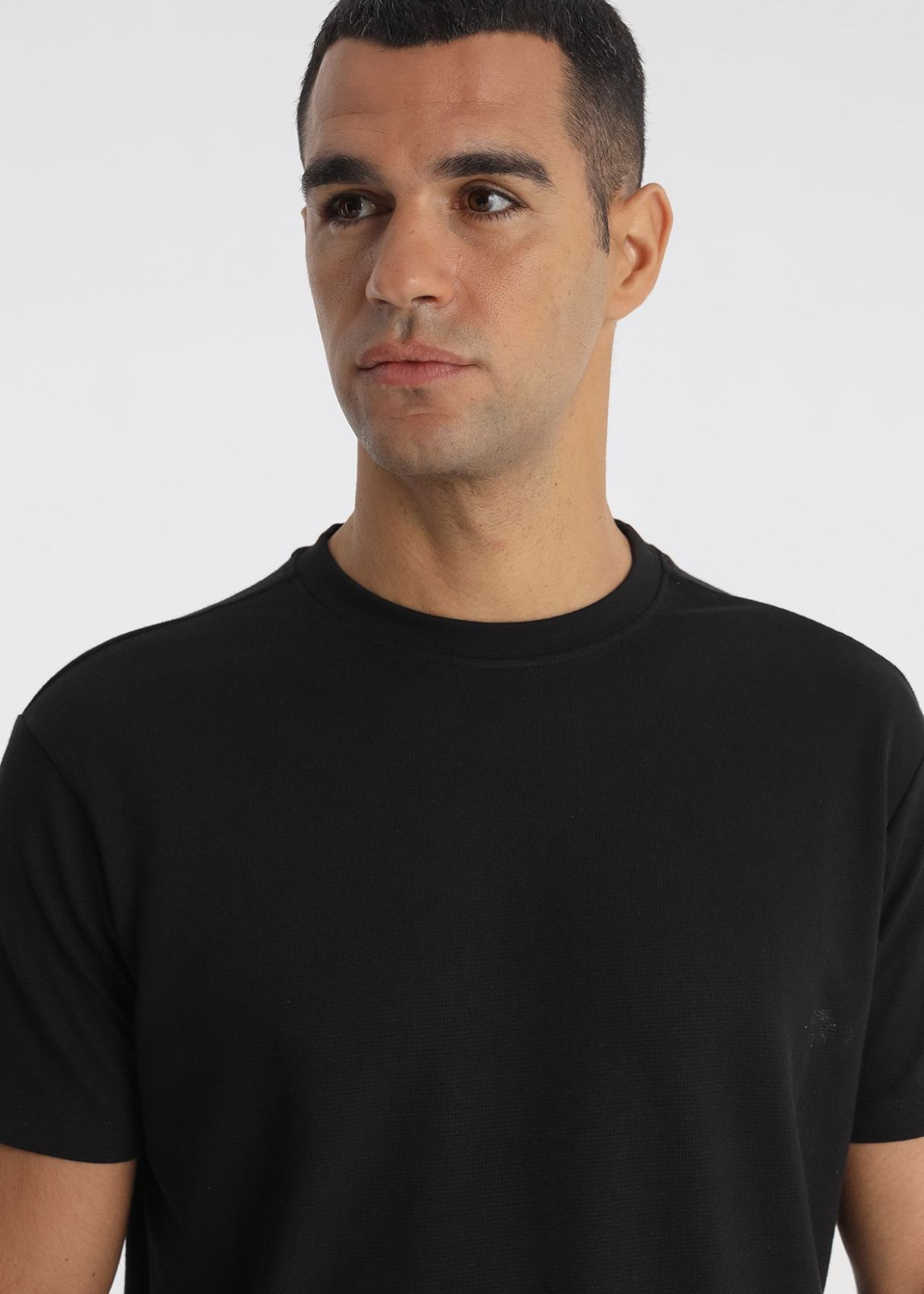 Camiseta Con Textura Jacquard Y Bordado 3D Negra