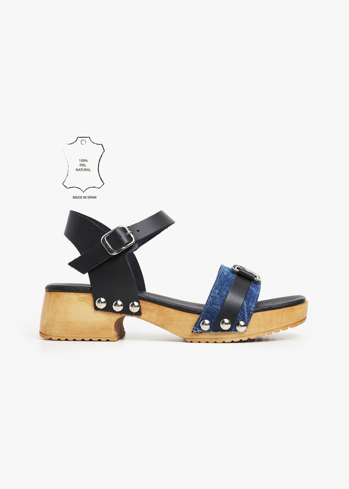 Sandalias en piel con detalles metálicos y cierre de hebilla en talón azul