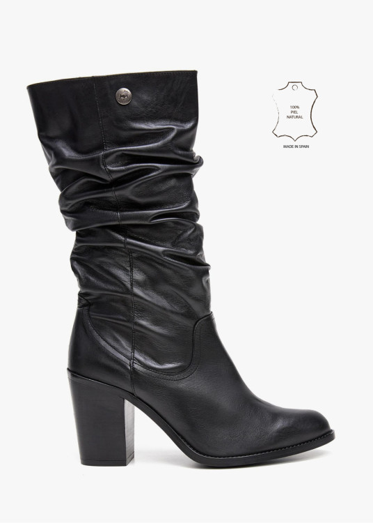 Botas Altas De Piel fruncido en caña negra