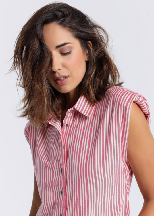 Camisa De Rayas Con Hombreras