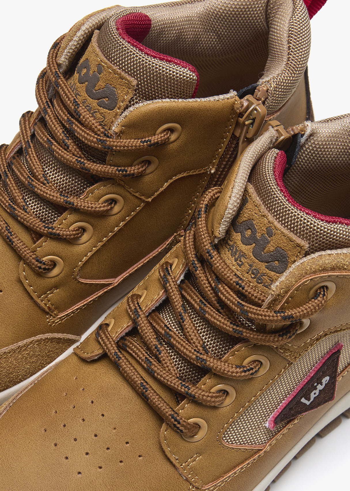 Bota Casual cordoneras marrón