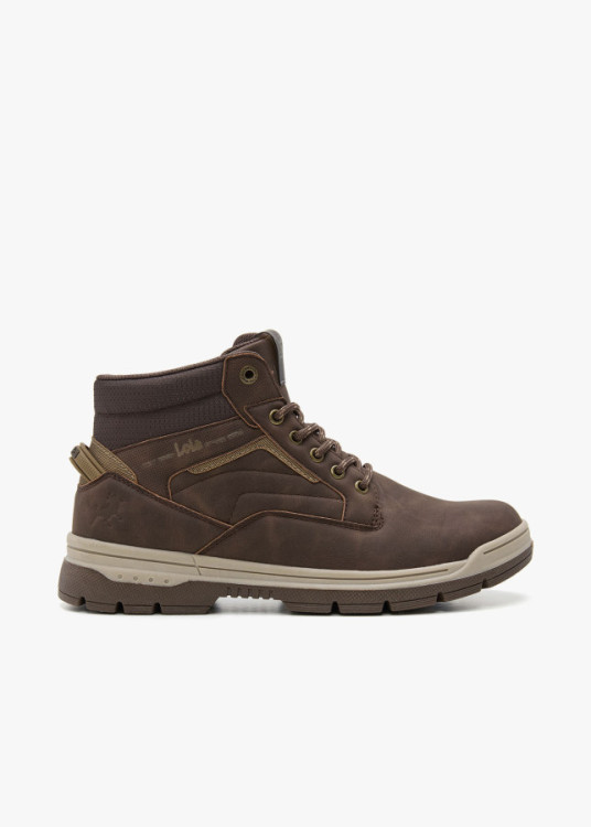 Bota Casual detalle texturas marrón