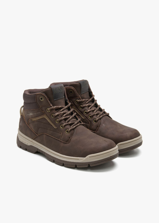 Bota Casual detalle texturas marrón