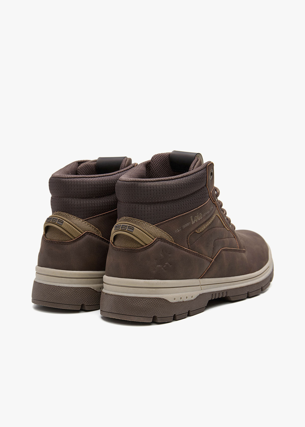 Bota Casual detalle texturas marrón
